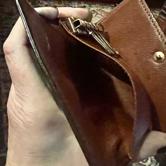 Louis Vuitton Key Holder - Picture 13 of 13